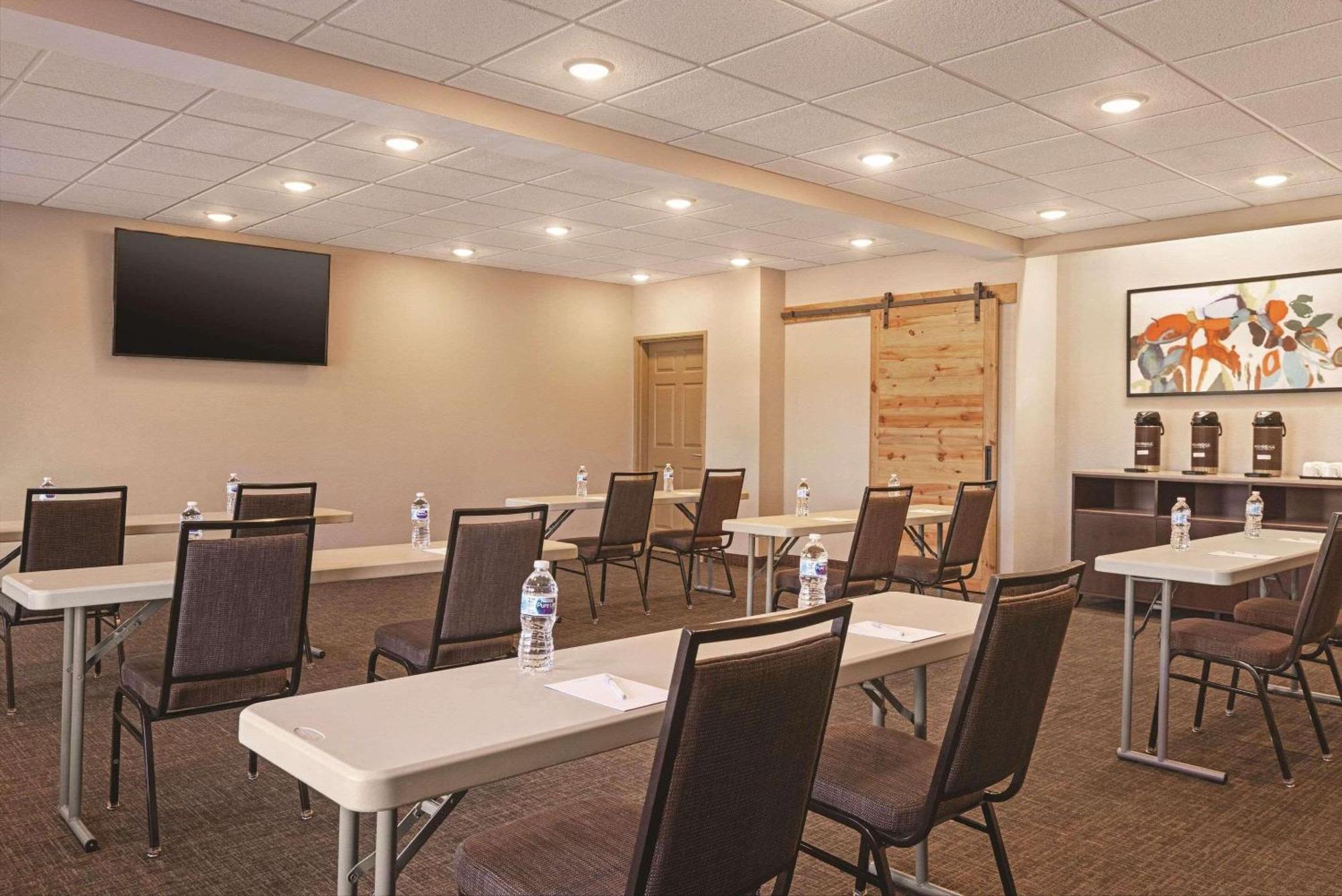 Country Inn & Suites By Radisson, Albert Lea - Austin Exterior photo