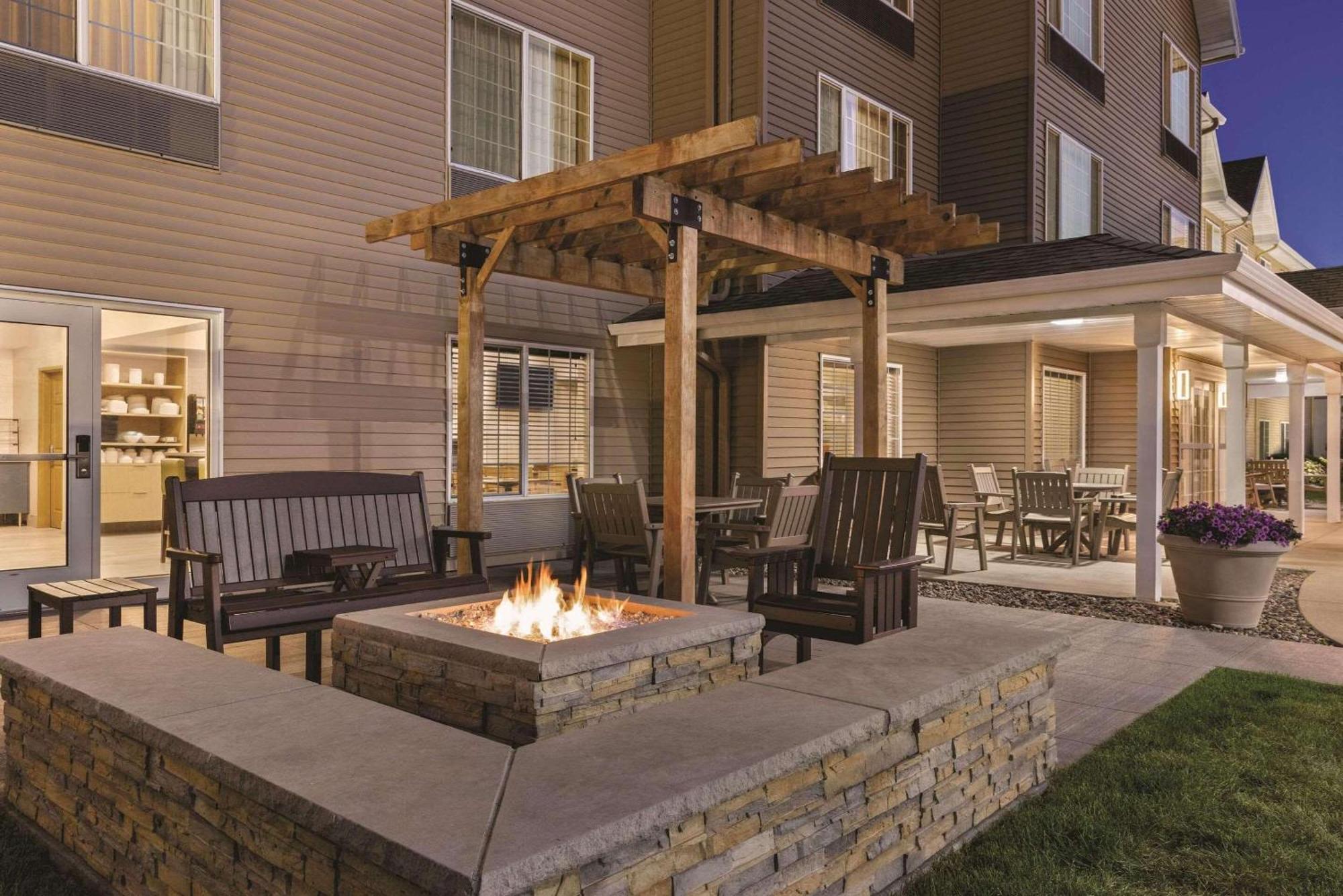 Country Inn & Suites By Radisson, Albert Lea - Austin Exterior photo